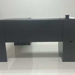 L-Shape Black Desk- Negotiable (no Lowball Offer)