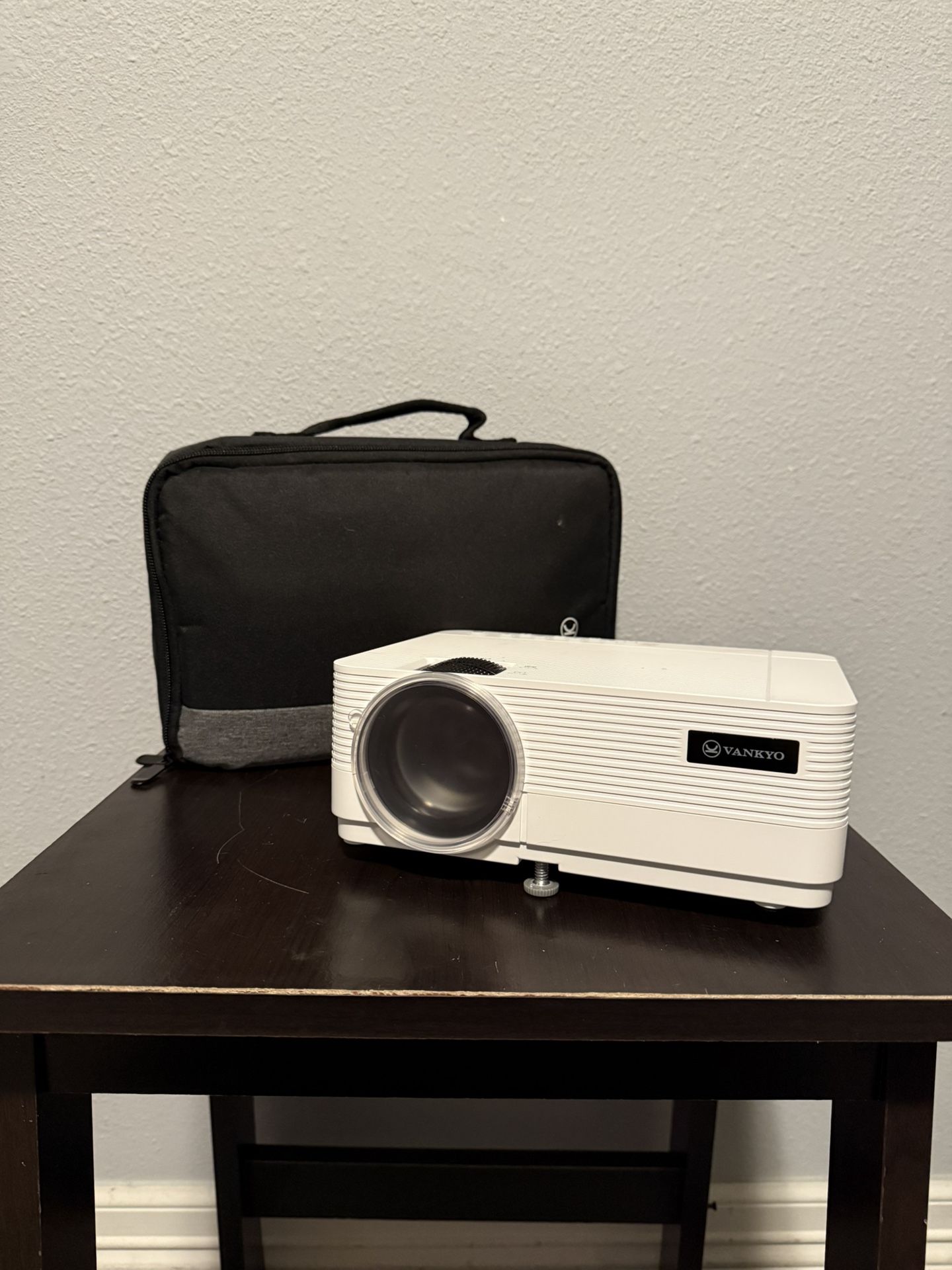 Vankyo Leisure 470 Mini Projector – New / Never Used