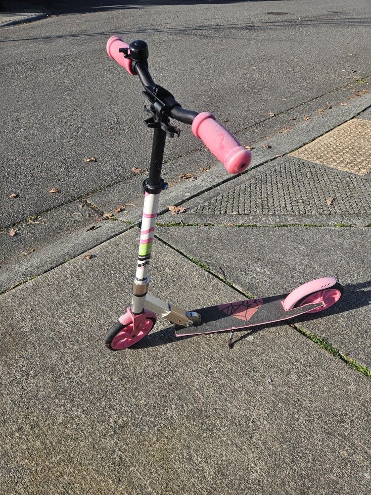 Kids Scooter Swagtron 4-13 Years, Very Good Condition 