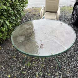 Free Outdoor Table And Chairs 