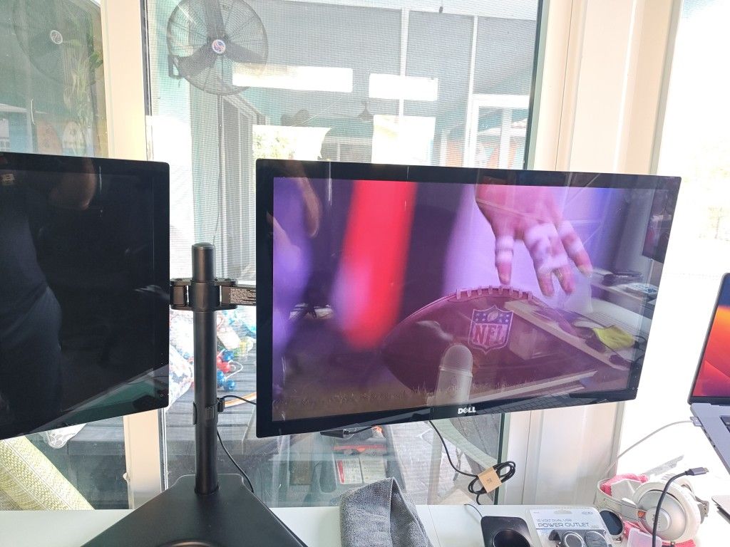 2x Dell Monitors With Dual Stand