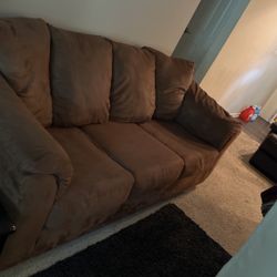 Living Room In Good Condition 