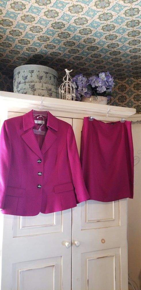 Ladies 2 Piece Suit