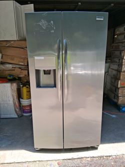 🥶$150 Frigidaire 2-Door Stainless Steel Refrigerator Works Great🥶90-Day Warranty🥶Delivery Or Pick Up Available🥶