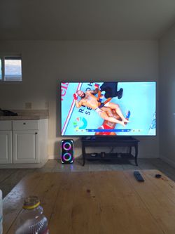 85 "Samsung Crystal UHD TV