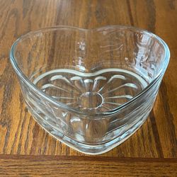Libbey Heart Shaped Bowl Clear Glass Candy Trinket Dish Sunburst Flower 6 Inch