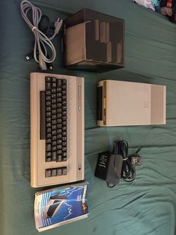 Vintage Commodore 64 Like New Complete with 50+ Games