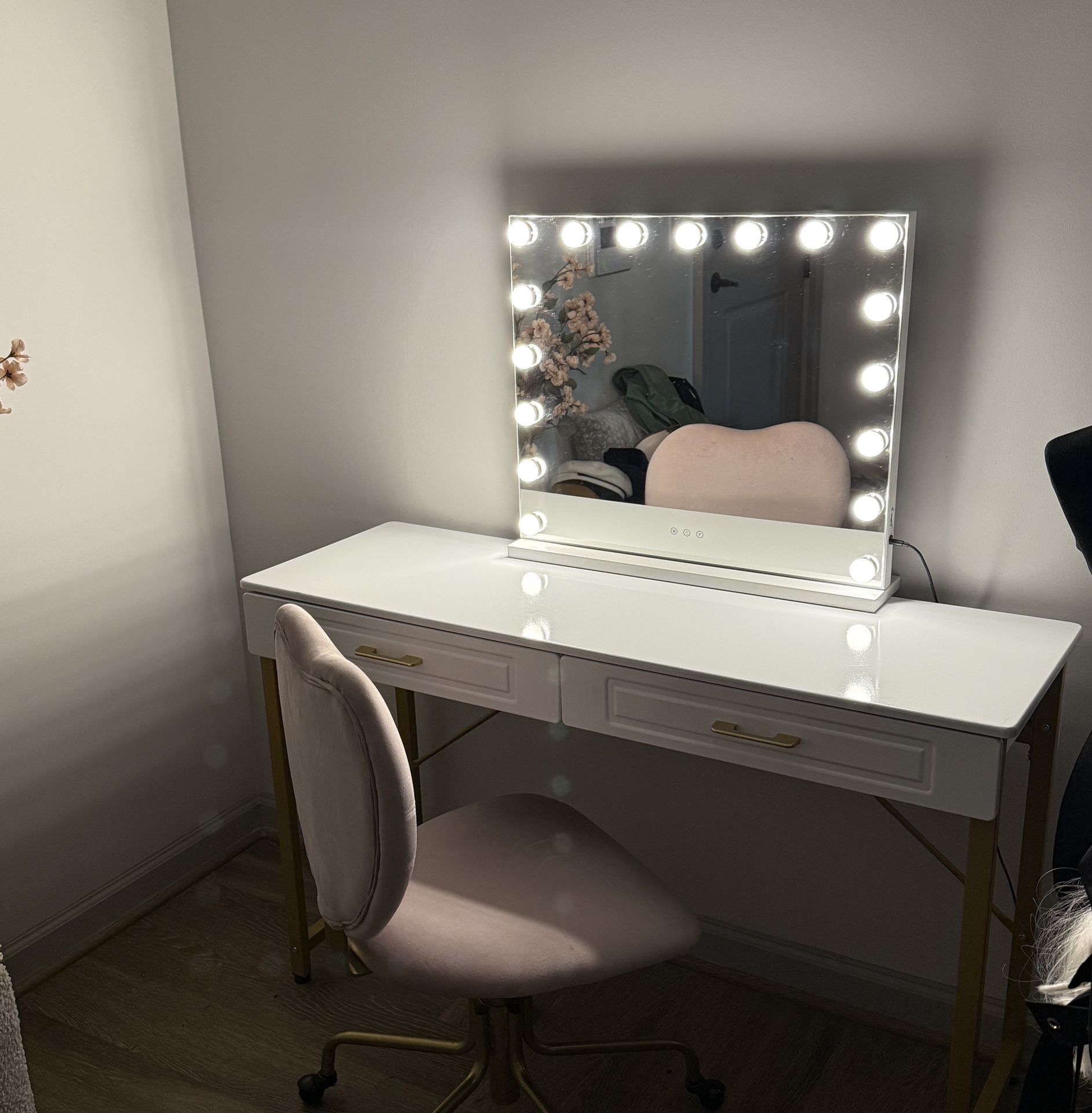Vanity Makeup Table W/ Mirror