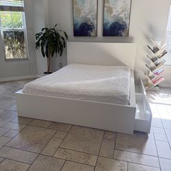 Queen size bed with slats, underneath drawers and mattress