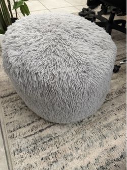 Foot stool / foot pouf