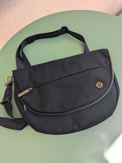 Lululemon messenger bag
