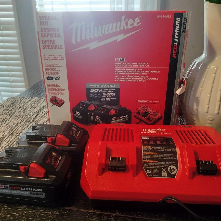 Milwaukee M18 18 V Lithium Ion Dual Bay Rapid Battery & Charger With (2) 8 Ah Output Batteries