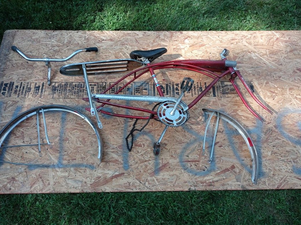 Lot: 2 Schwinns, 1 Hiawatha -  Vintage Cruisers 