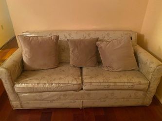 Well-Cared-For Sofa & Loveseat Set