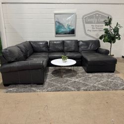 💎 High Quality Leather Ushaped Sectional Sofa (Delivery Available!! )