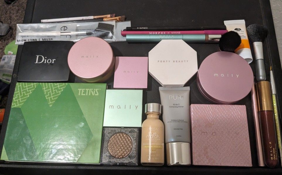 Over 100 Full Sized Makeup And Skincare Products Read Description