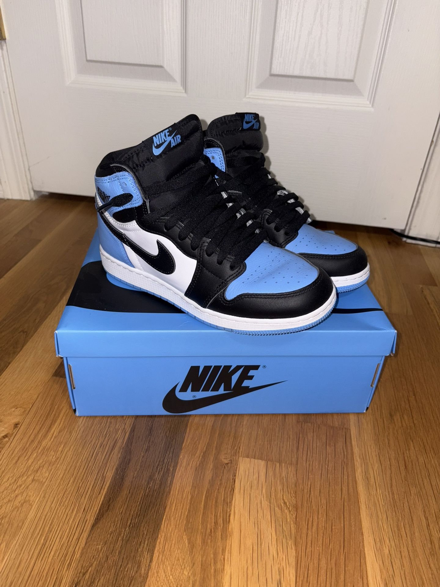 Jordan 1 UNC Toes