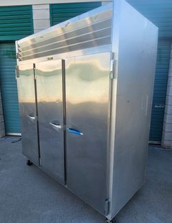 Traulsen 3-door Freezer Like-new , Get Free Delivery One Year Warranty