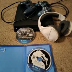 PS4 Bundle 3 Games 2 Wireless Controllers Headphones 