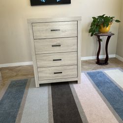Beautiful Brand New 4 Drawer Chest 