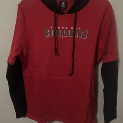 NEW-Men's Tampa Bay Buccaneers Pullover Hoodie Red Size M