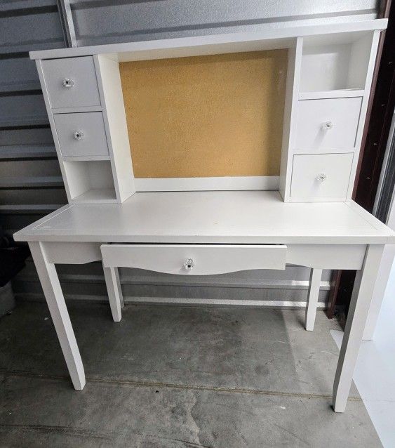 Desk/vanity With Removable Storage Hutch