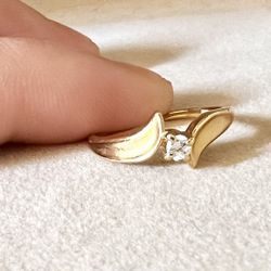 Gold Ring With Diamond Size 4