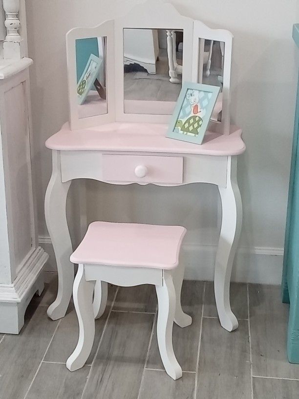 Girl Vanity