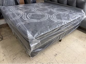New King Size Pillow Top Mattress With Box Springs
