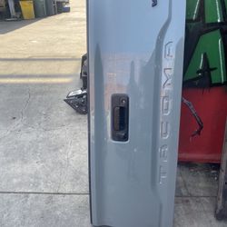 2016 2023 Toyota Tacoma Tailgate With Camera Oem Clean 