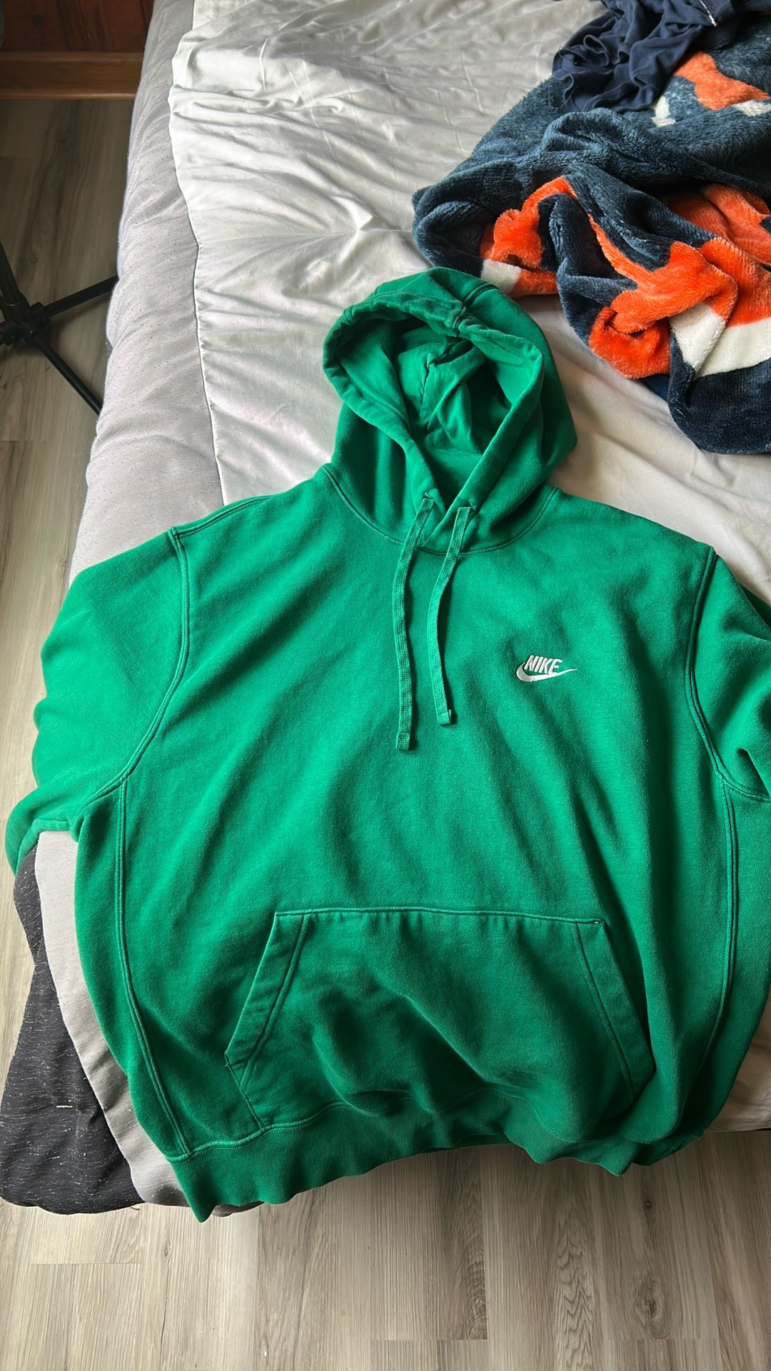 Large Nike jacket ( GREEN )