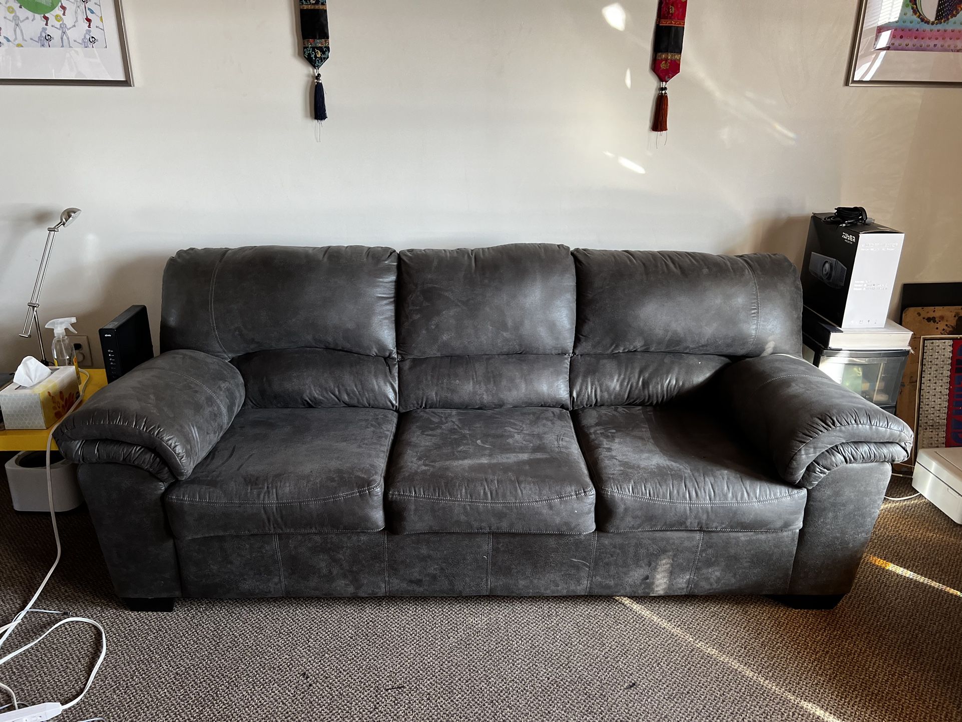 Pull Out Couch Bed (comes with mattress)