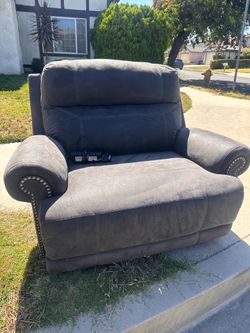 Lovely reclining large chair for you!