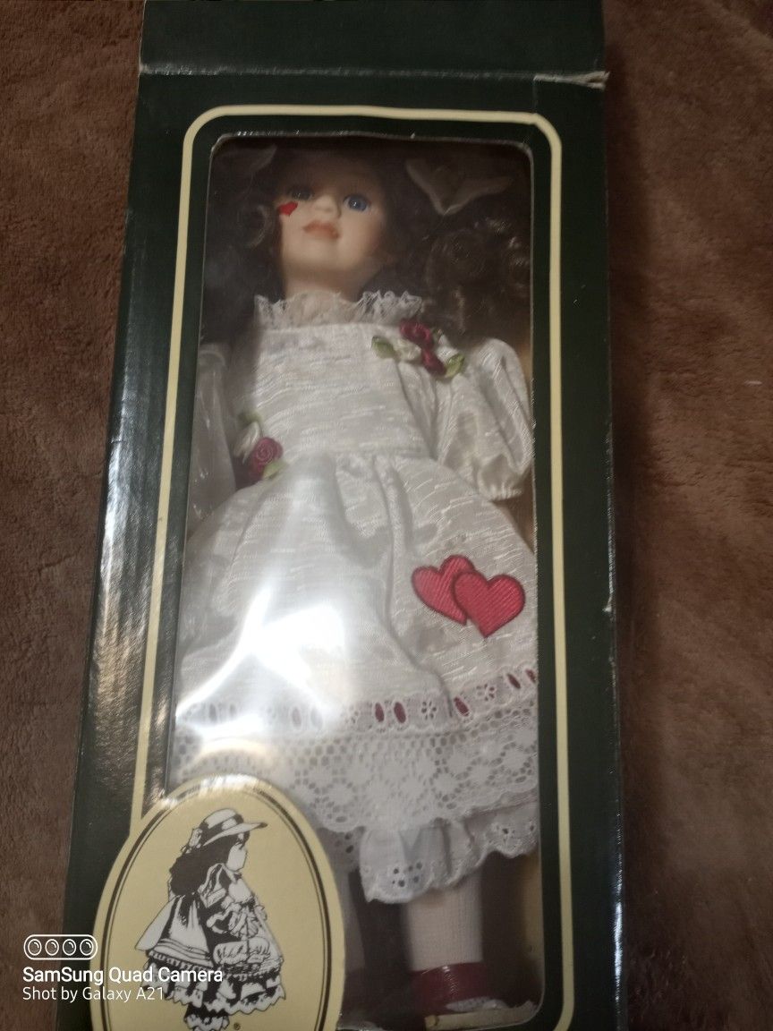 Geppeddo Valentine Doll