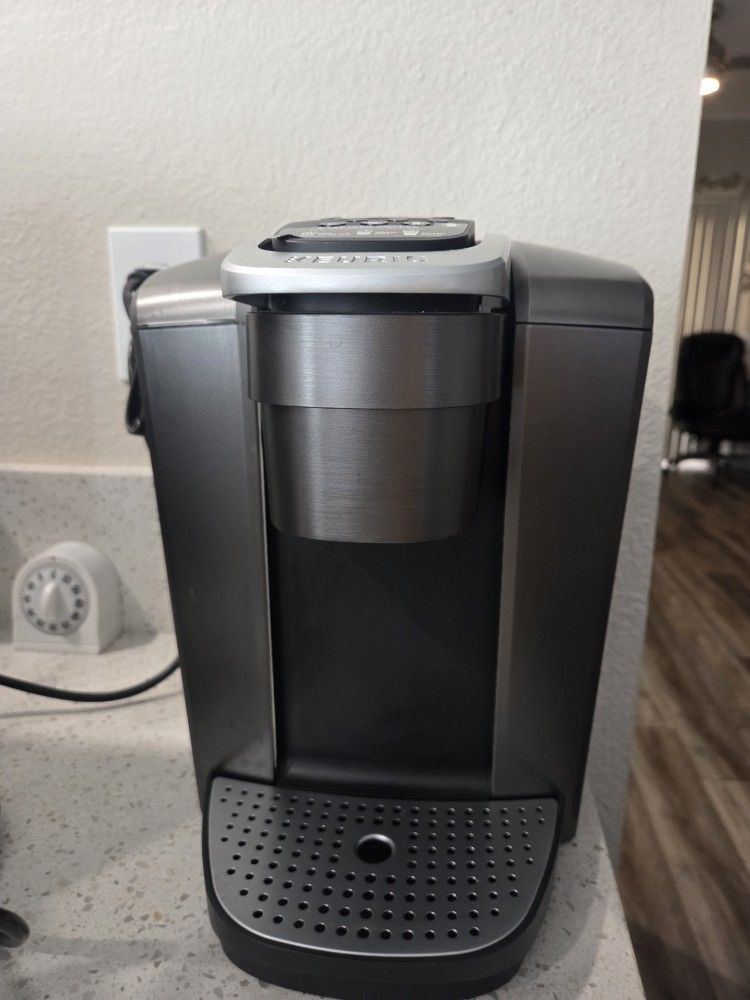 Keurig Silver Coffee Maker with Breakfast Blend K-Cup Pods - Move out Sale