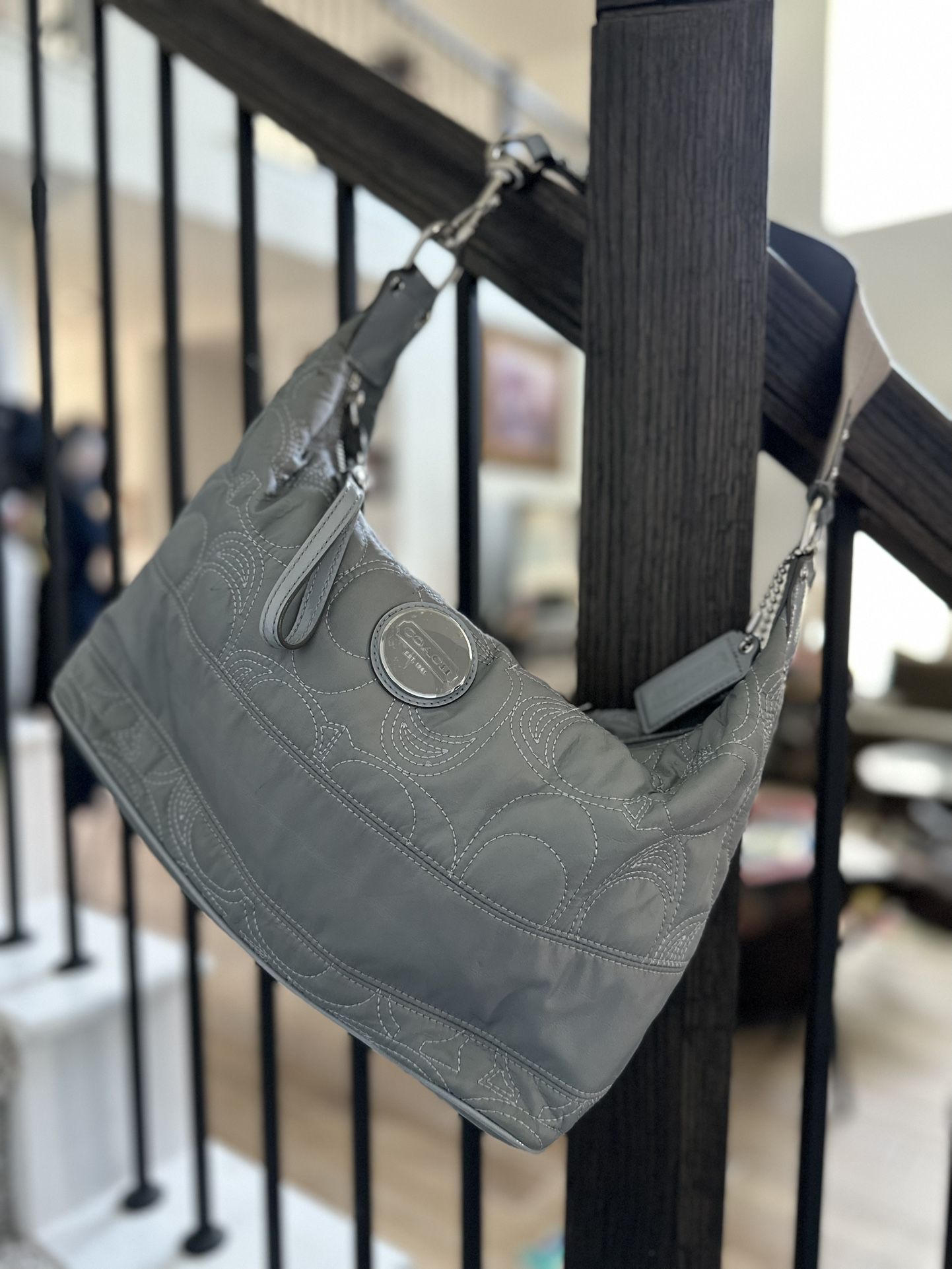 COACH SHOULDER BAG / GRAY