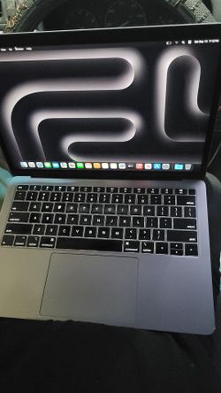 Apple MacBook Air 13-inch 2019 - Intel Core i5, 8GB RAM, 121GB SSD with charger
