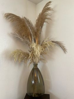 Big Glass Vase with Pampas Grass