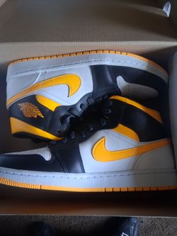 Air Jordan 1 Mid Yellow Ochre Sneakers