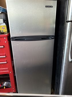 3.2 CU FT Thomson Mini Fridge