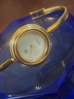 Reloj orijinal guccy buen estado.