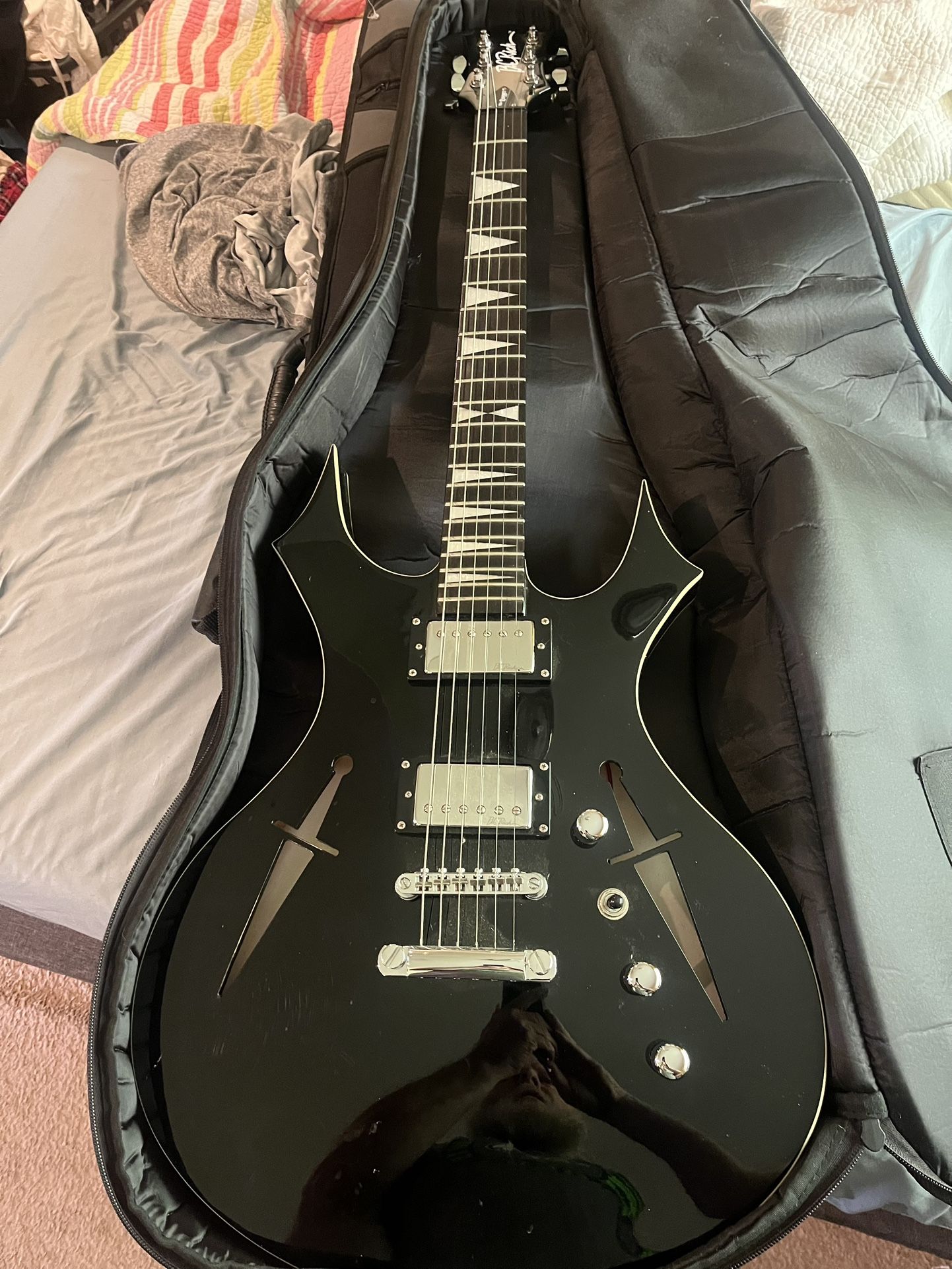 BC Rich Dagger Hollow Body.