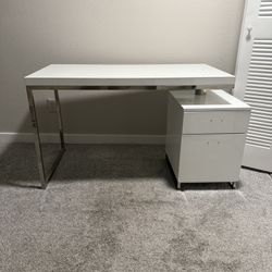 Office Desk For Work & Gaming With storage Drawers White LIKE NEW