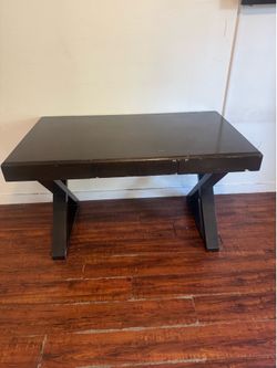 Desk table