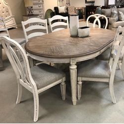 Realyn Chipped White Oval Dining Room Set /Dining table and Chairs 