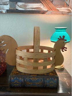 Vintage FarmHouse Hen Basket