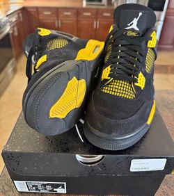 Air Jordan ‘Thunder’ 4
