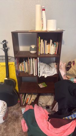 Toddler bookcase with books
