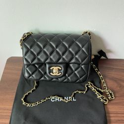 Chanel CF mini
Lambskin & Gold-Tone Metal Shoulder Bag