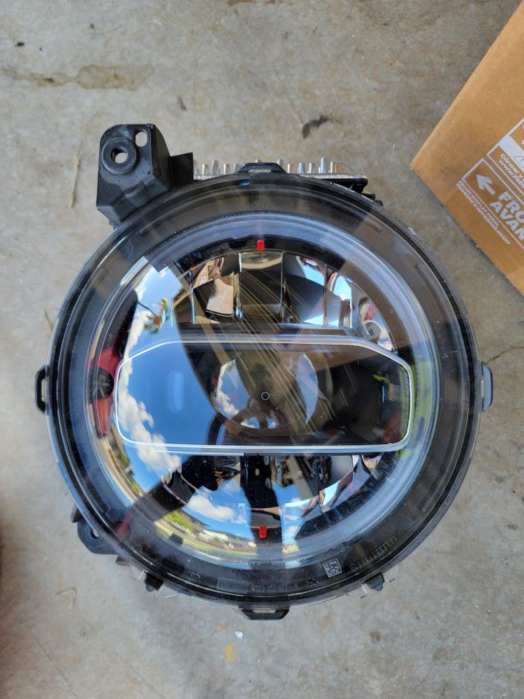 Jeep Headlight Right Side Only